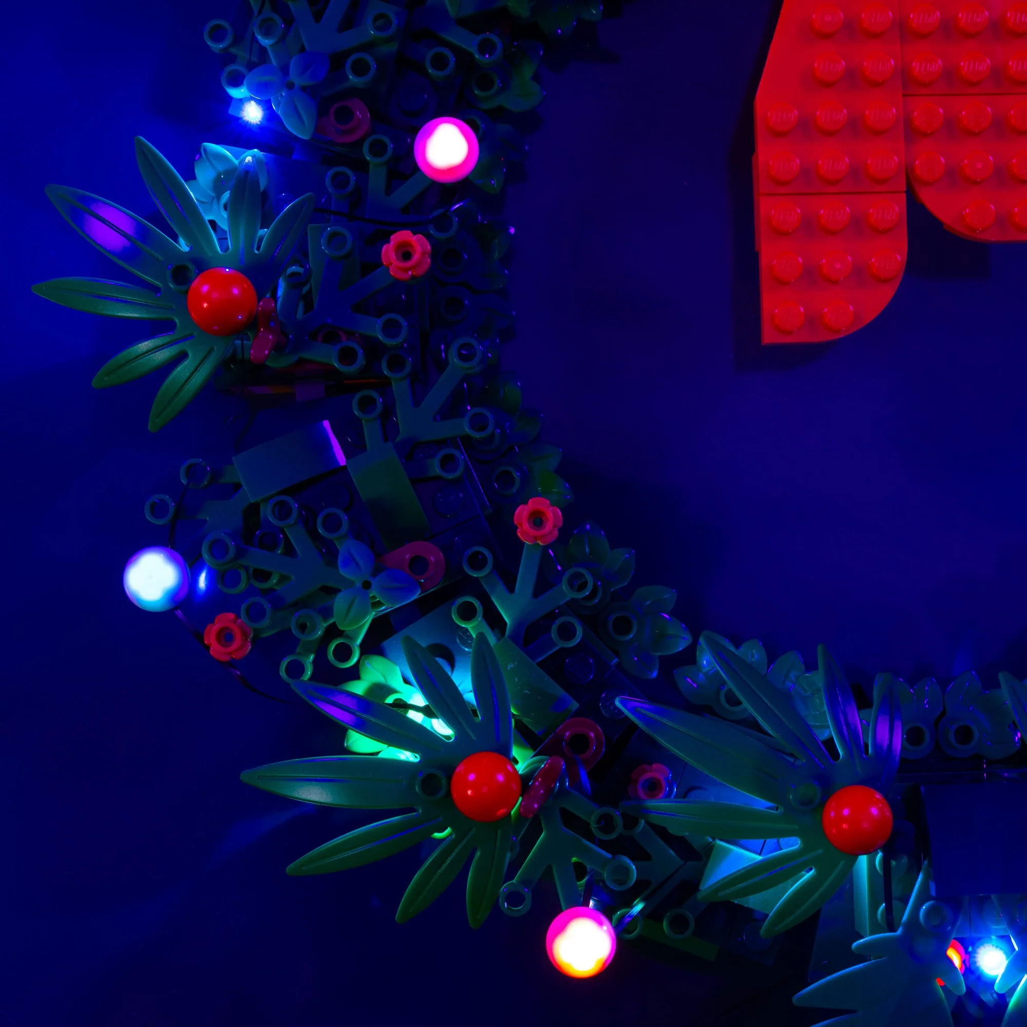 LEGO® Christmas Wreath 2-in-1 #40426 DIY Light Bundle - Image 4