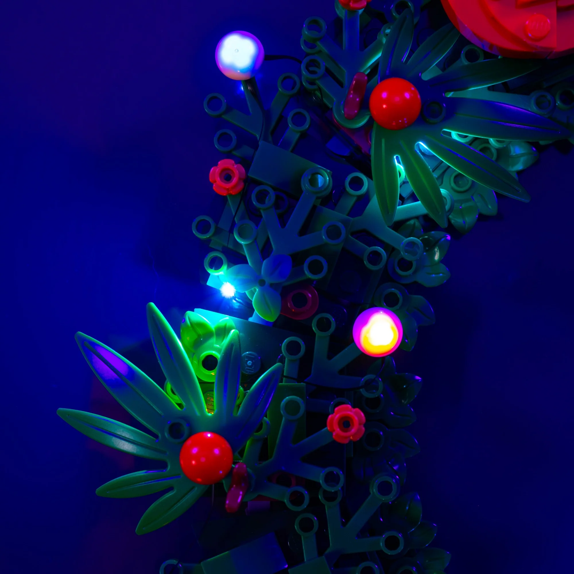 LEGO® Christmas Wreath 2-in-1 #40426 DIY Light Bundle - Image 5