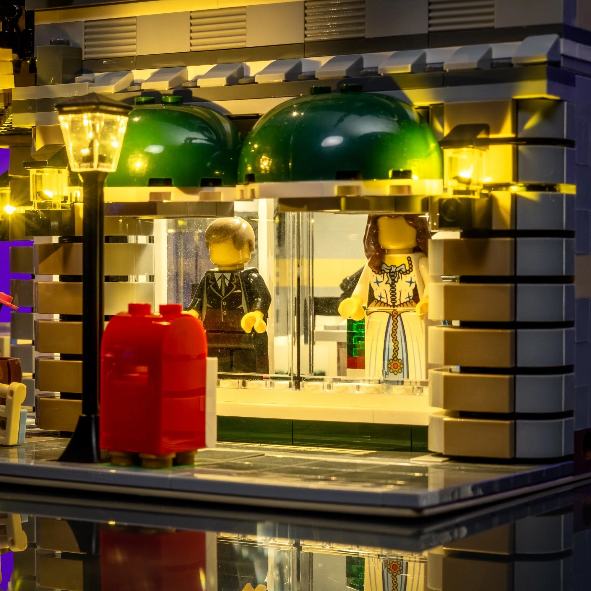 Light Kit for LEGO® Grand Emporium #10211 - Image 8