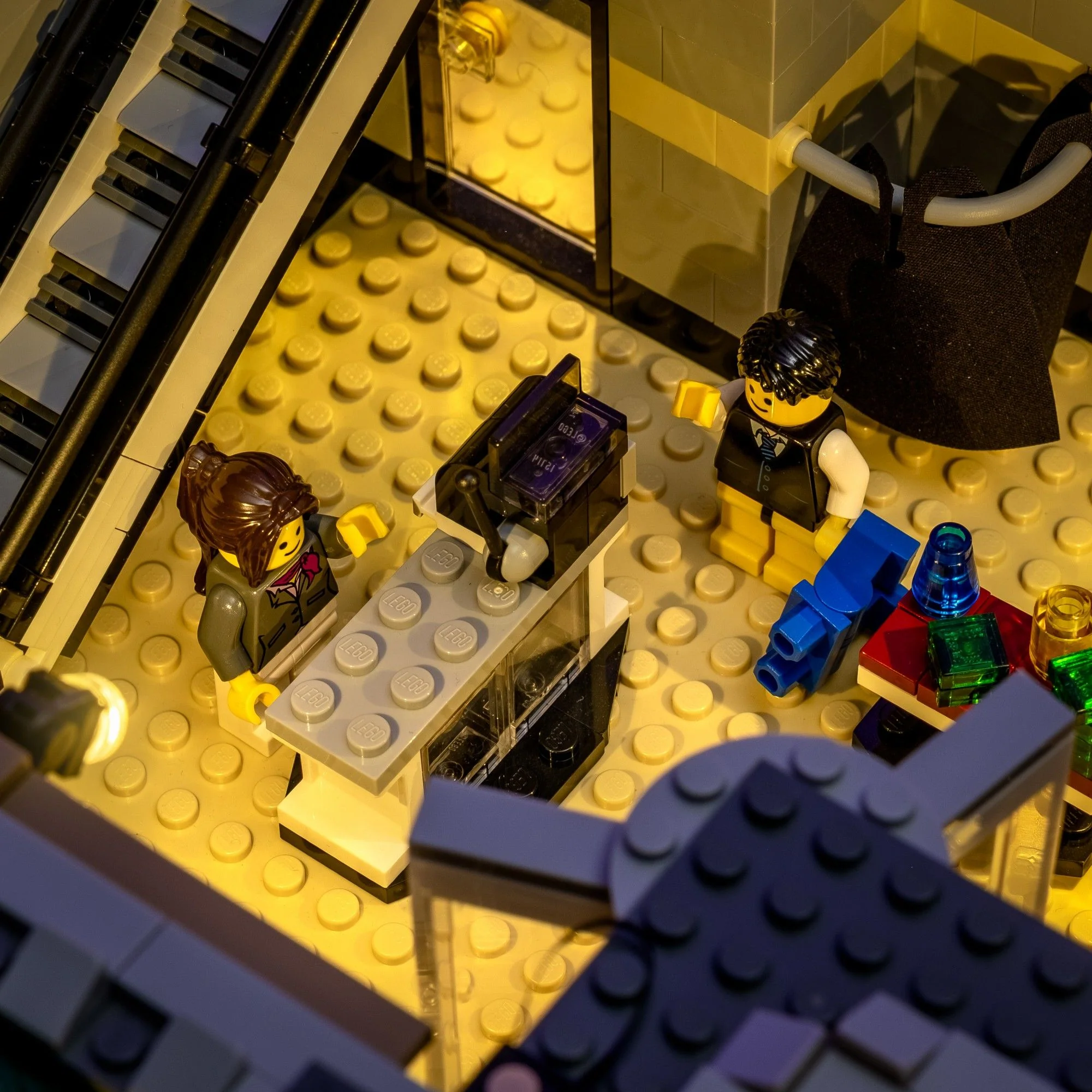 Light Kit for LEGO® Grand Emporium #10211 - Image 9