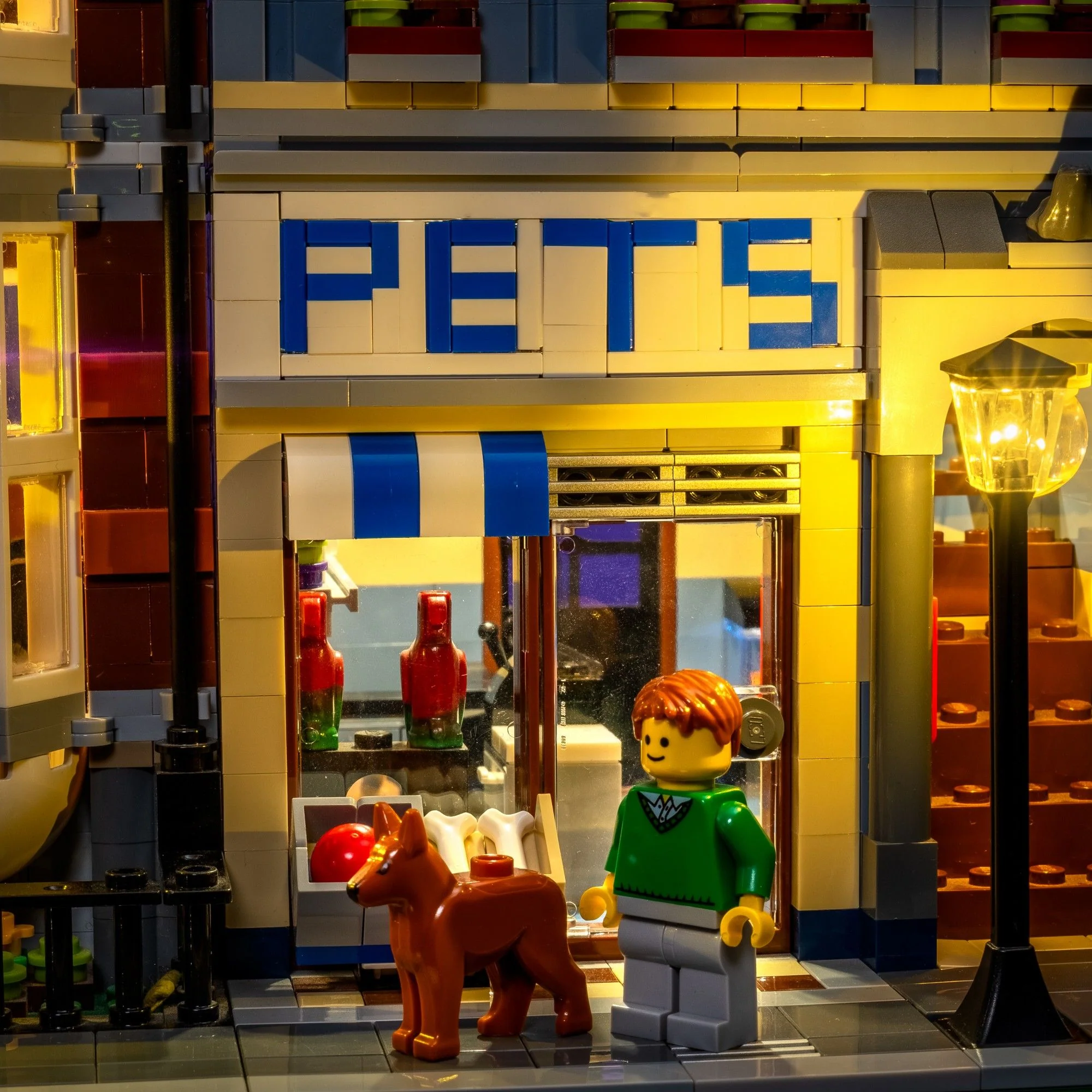 Light Kit for LEGO® Pet Shop #10218 - Image 9