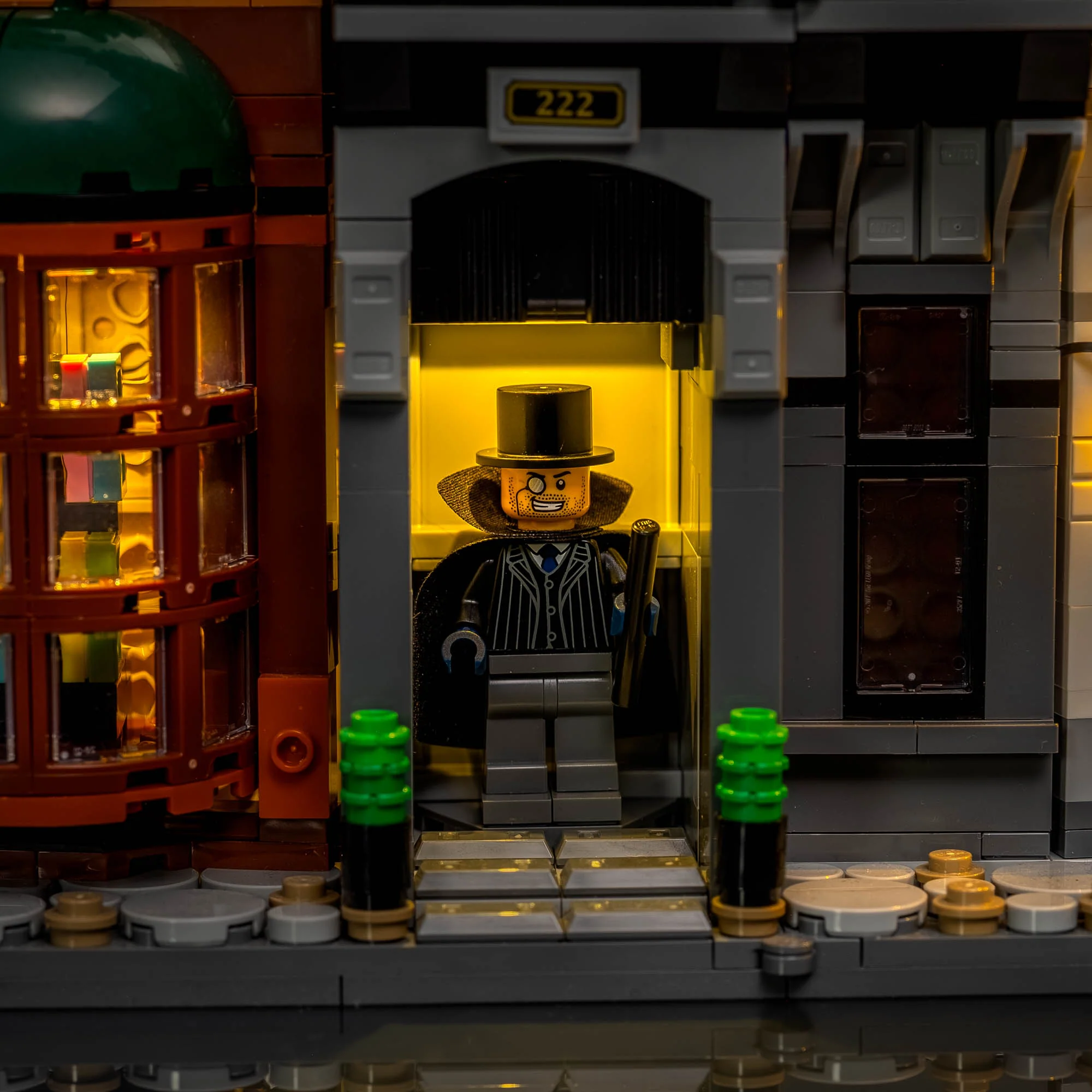 Light Kit for LEGO® Sherlock Holmes: Book Nook #10351 - Image 10